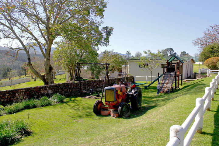 Eight Bells Mountain Inn