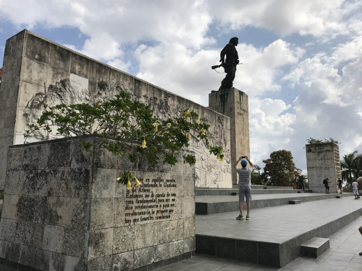 Estatua Che y Niño in Santa Clara - Tours and Activities